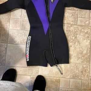 Henderson’s 7/0 mm women’s medium long sleeved Scuba Suit  had since  2007